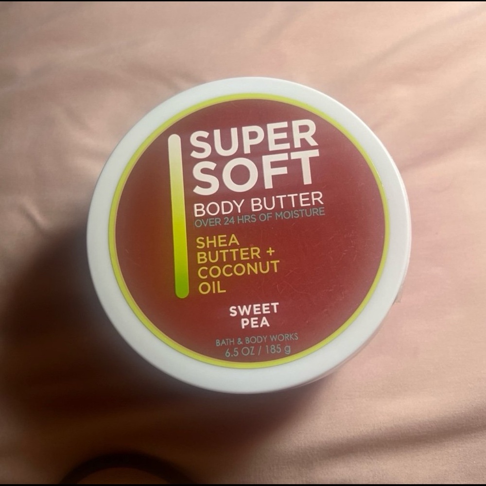 Bath & Body Works Super Soft Body Butter - Red & White